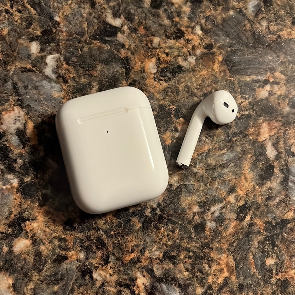 1 airpod (left) with case
